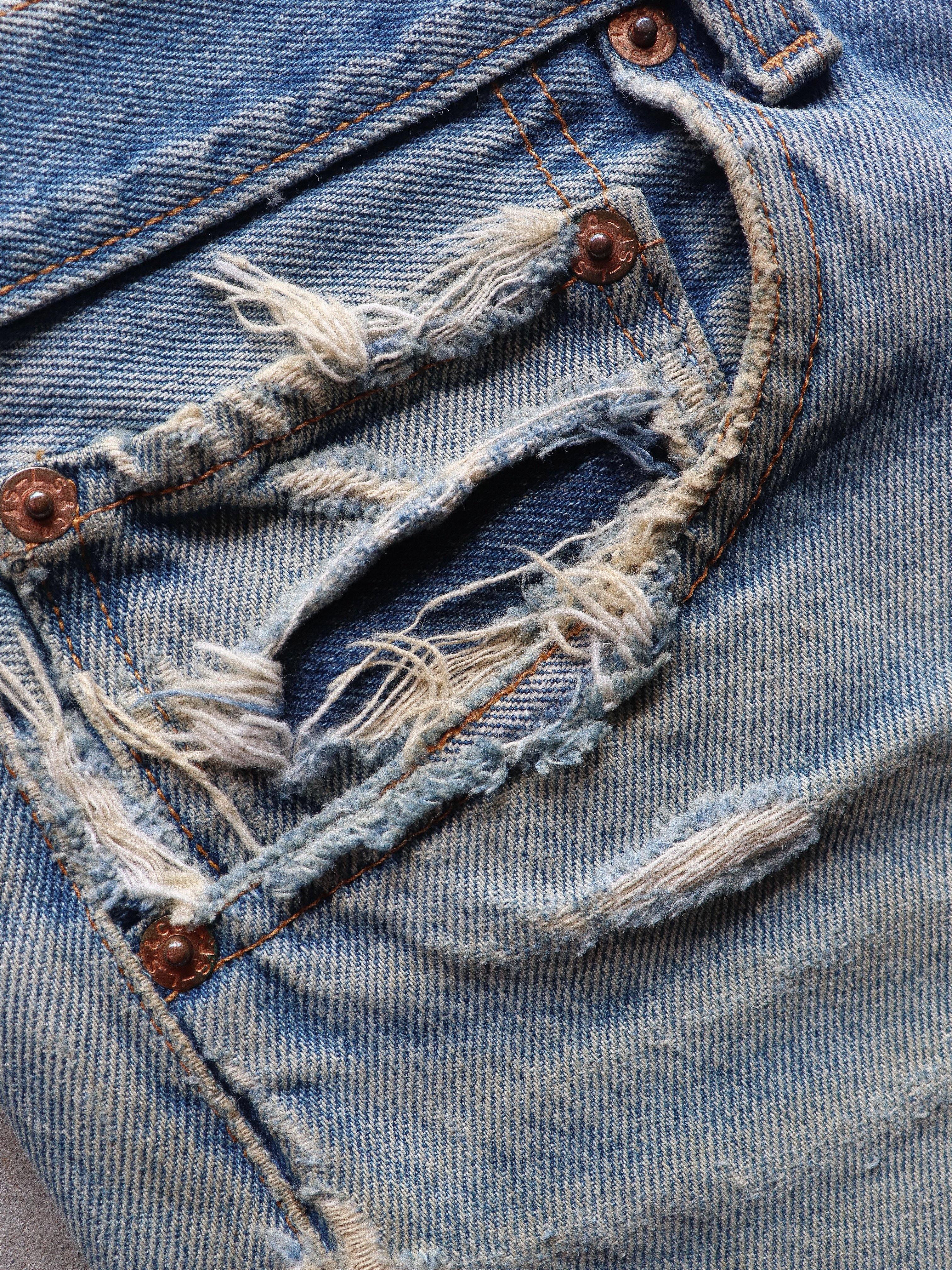 LEVI'S 501 FADED & REPAIRED DIRTY WASH DENIM - 1990S  ( 33 x 32 ) - LOST ENDS FOUND