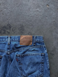 LEVI’S 550 MEDIUM WASH DENIM - 1990S - LOST ENDS FOUND